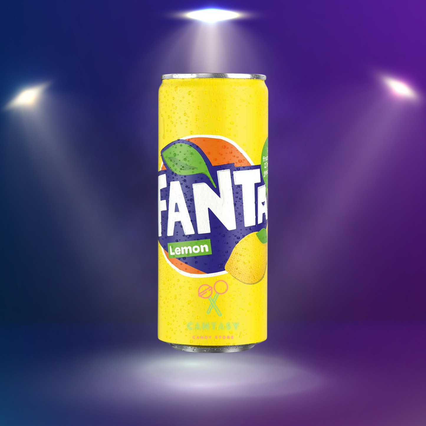 Fanta Lemon: Eine Dose Fanta Lemon mit einem Label, das die erfrischende Limonade bewirbt, umgeben von Zitronen. Das Team hinter Fanta Lemon hat die Herausforderungen des Lebens in Chancen verwandelt und einen köstlichen Geschmack kreiert. Entdecke jetzt die erfrischende Frische von Fanta Lemon!