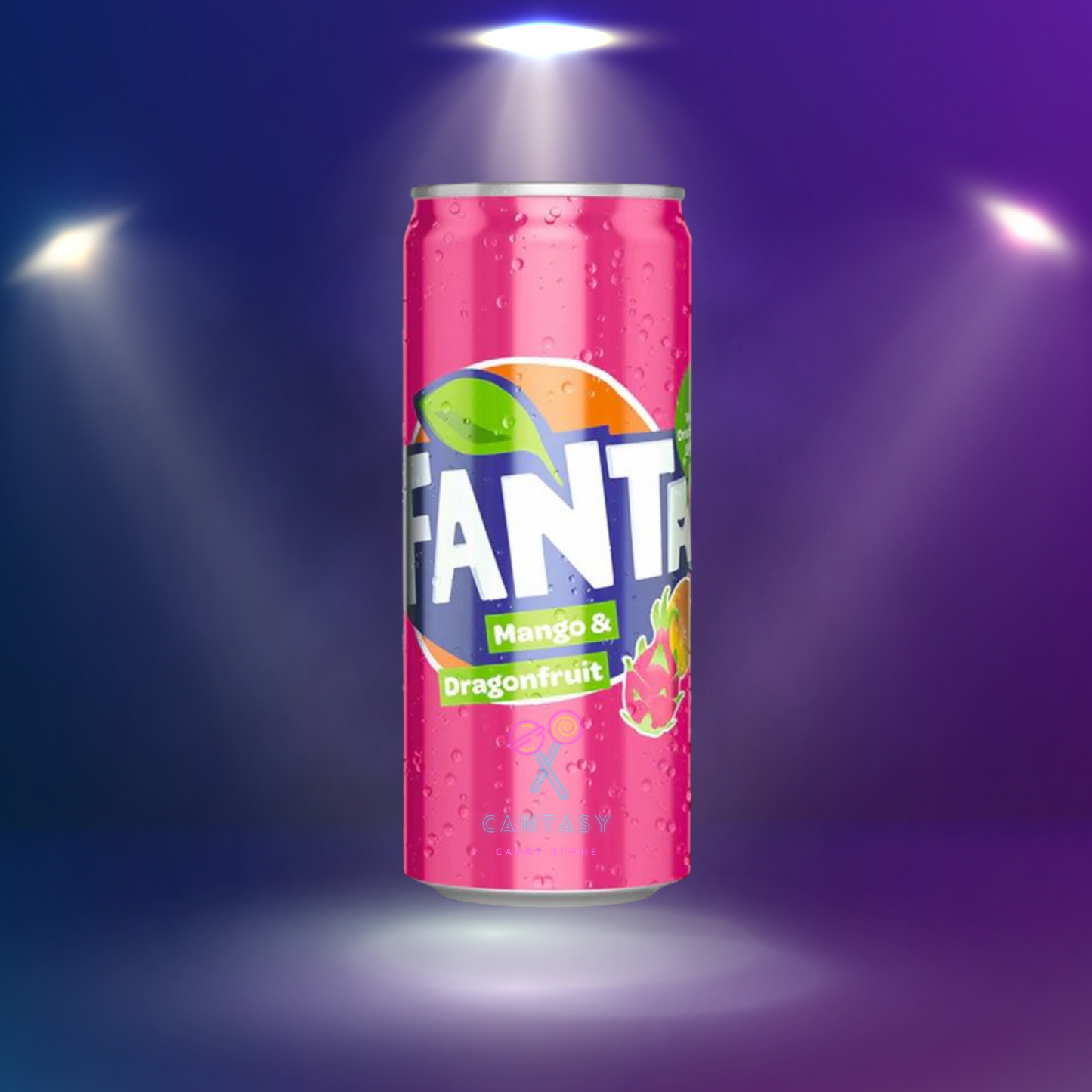 Fanta Mango & Dragonfruit: Eine Dose mit einem Label, das die verlockende Kombination der Limonade bewirbt, umgeben von Mangos und Drachenfrüchten. Die prickelnde Kohlensäure verführt alle Sinne in ein Duett aus tropischer Mango und aromatischer Drachenfrucht, das ein echtes Urlaubsgefühl vermittelt. Genießen Sie diese gelungene Erfrischung am besten eiskalt, um das volle Geschmackserlebnis zu erleben.